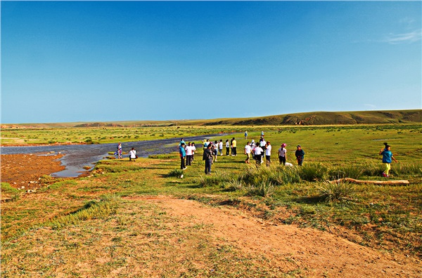(人氣草原、5A響沙灣、歡樂牧場、內(nèi)蒙古博物院、夢幻水世界)雙飛5日親子游