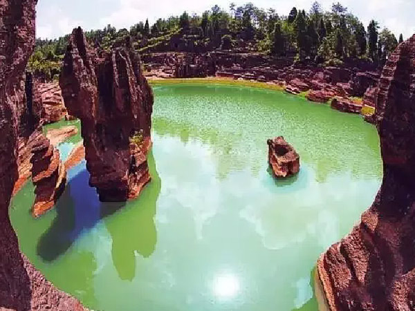 湘西芙蓉鎮(zhèn)、紅石林（坐龍峽、酉水畫廊）高品質(zhì)汽車2日游
