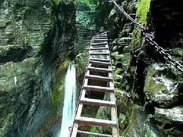 湘西芙蓉鎮(zhèn)、紅石林（坐龍峽、酉水畫廊）高品質(zhì)汽車2日游