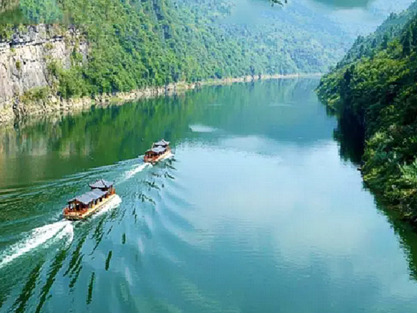 湘西芙蓉鎮(zhèn)、紅石林（坐龍峽、酉水畫廊）高品質(zhì)汽車2日游