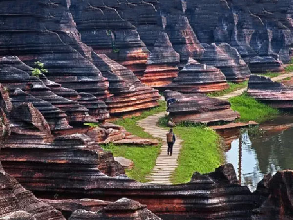 湘西芙蓉鎮(zhèn)、紅石林（坐龍峽、酉水畫廊）高品質(zhì)汽車2日游