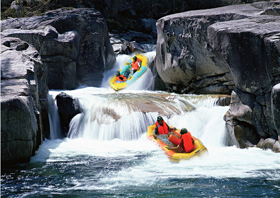 平江石牛寨蟒洞峽谷漂流+玻璃橋景區(qū)2日游 平江石牛寨蟒洞峽谷漂流+玻璃橋景區(qū)2日游