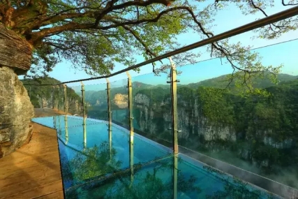 鳳凰古城、晚會、矮寨大橋、魔鬼玻璃棧道、墨戎苗寨汽車兩日游