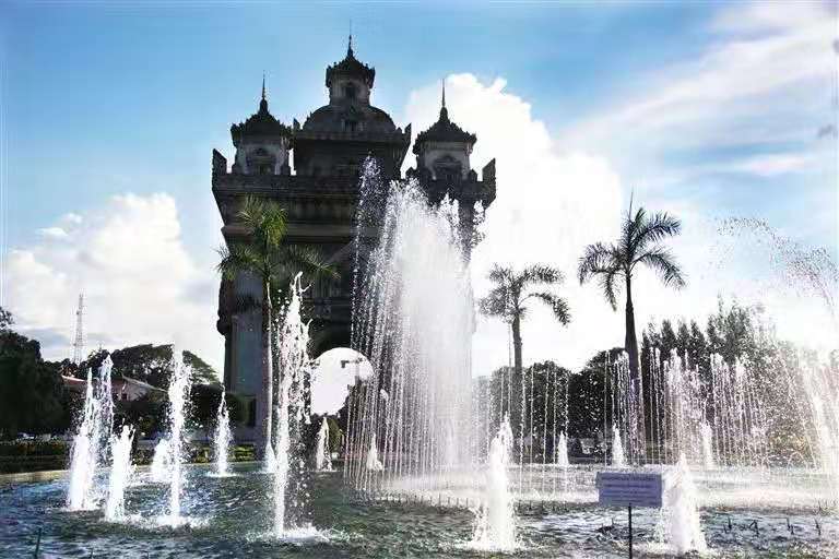 老撾?萬(wàn)象、萬(wàn)榮、瑯勃拉邦雙飛六日游