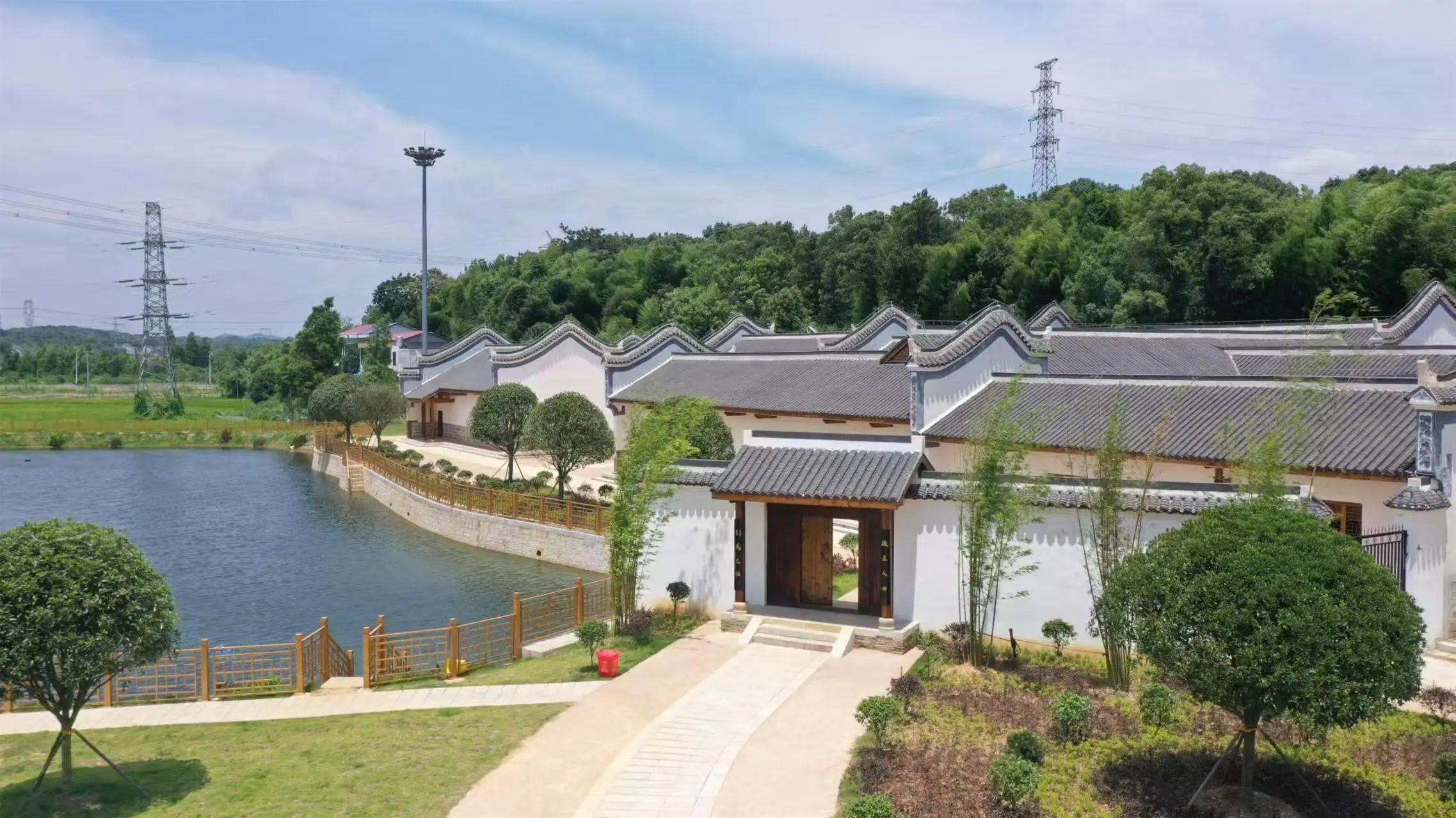 清溪村、天意木國景區(qū)、明清古巷、市博物館、胡林翼故居二日游